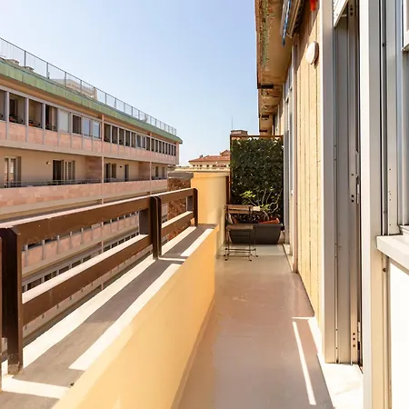 And Modern 2 Apts & 1 Room! Apartamento *