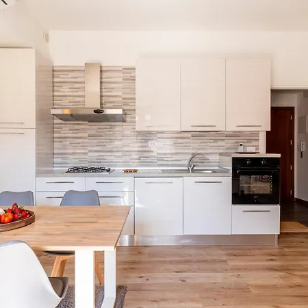 Apartamento And Modern 2 Apts & 1 Room!