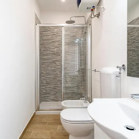 And Modern 2 Apts & 1 Room! Apartamento *