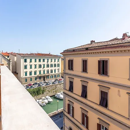 And Modern 2 Apts & 1 Room! Apartamento Livorno
