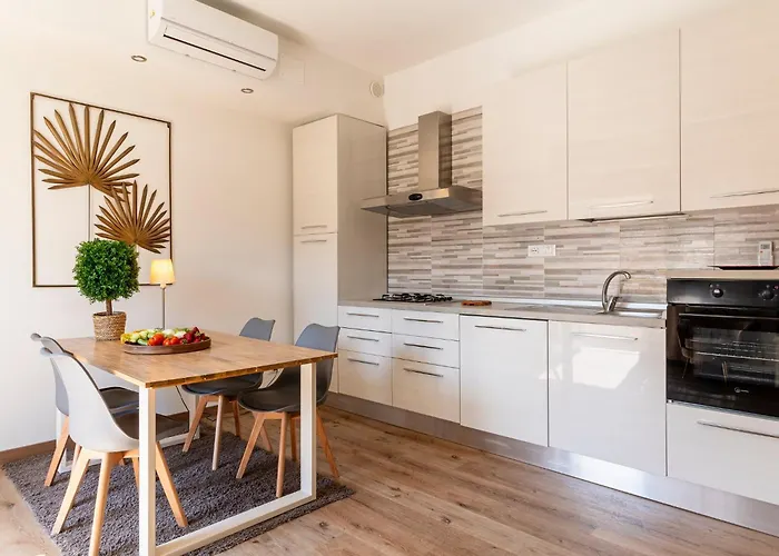 And Modern 2 Apts & 1 Room! Apartamento