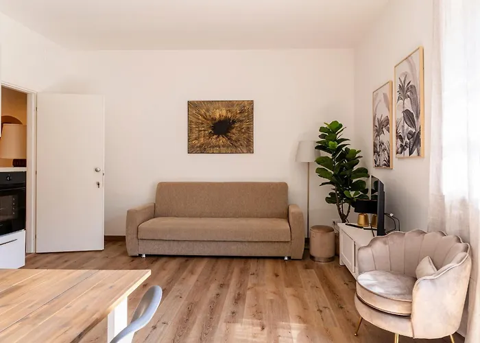 And Modern 2 Apts & 1 Room! Apartamento Livorno