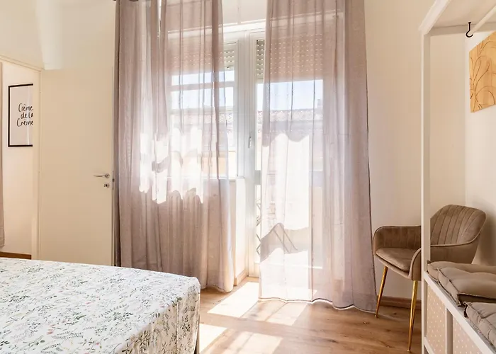 And Modern 2 Apts & 1 Room! Apartamento Livorno