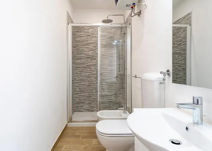 And Modern 2 Apts & 1 Room! Apartamento *