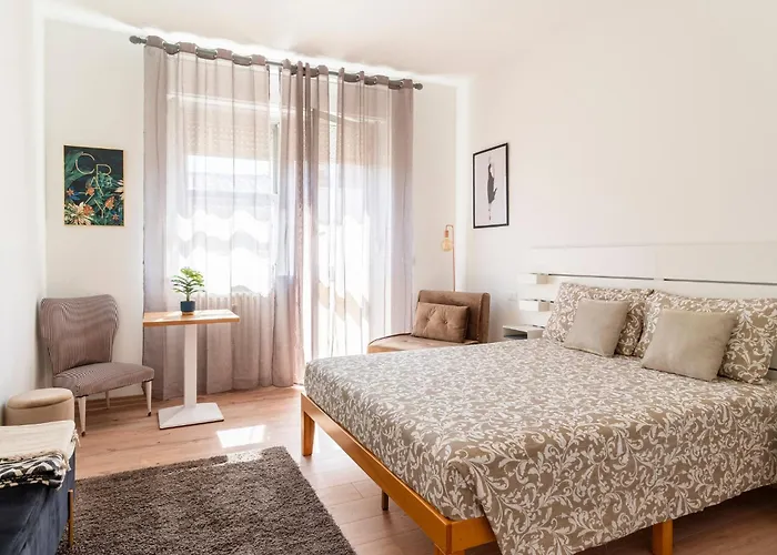 And Modern 2 Apts & 1 Room! Apartamento *