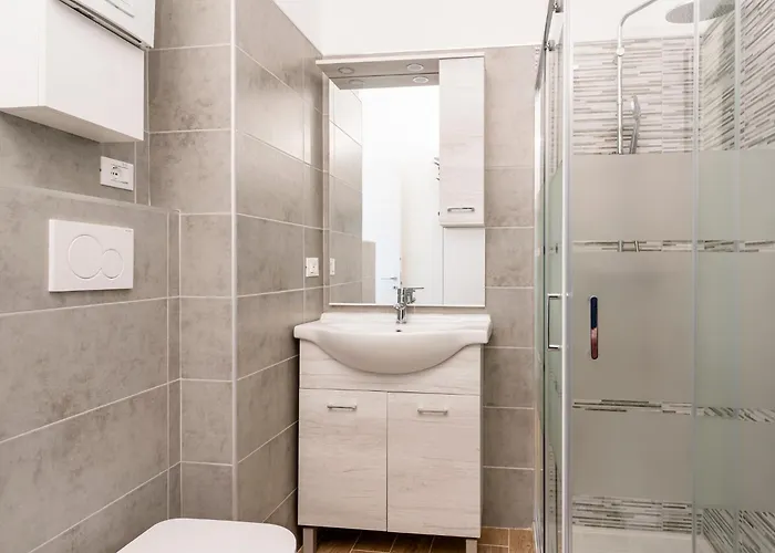 And Modern 2 Apts & 1 Room! Apartamento